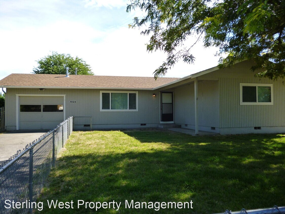 3 br, 1 bath House 3024 Via Verde Cir House Rental in White City