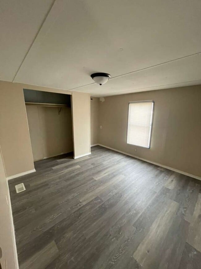 Building Photo - Eagle Estates