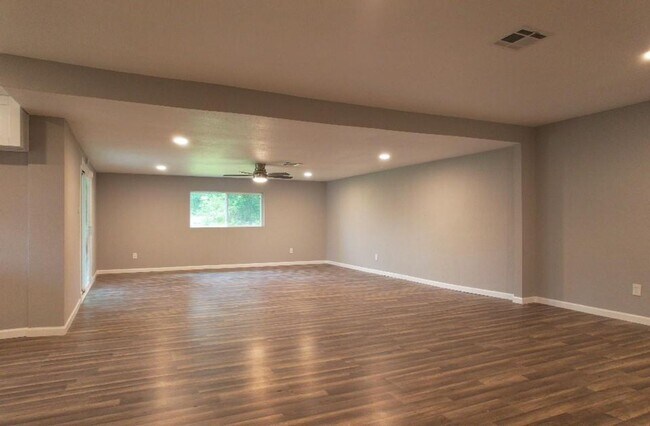 Foto del edificio - Splendora  Beauty on 2 Acres