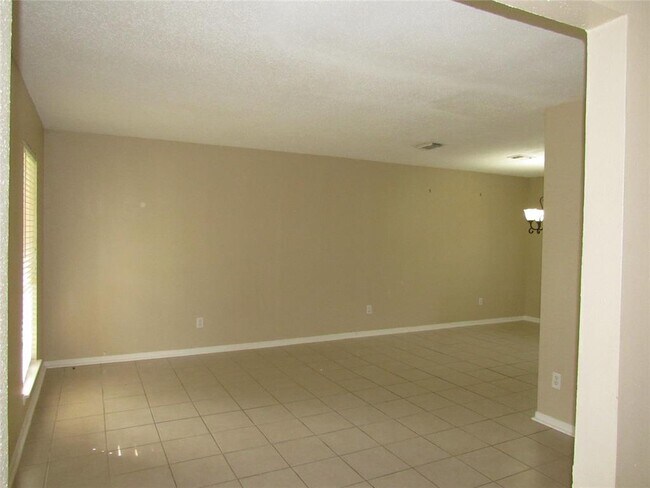 Building Photo - 8650 Hot Springs Dr
