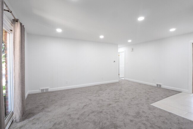 Building Photo - 516 Neff Ln