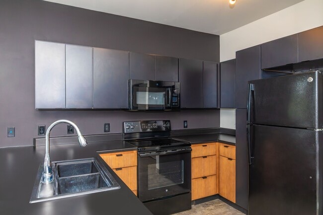 Trails Bend 2 Bedroom 2 Bath Kitchen - Trail's Bend Apartments and Townhomes