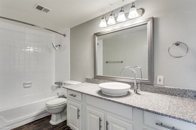 Foto del edificio - 2 br, 1 bath  - Fleetwood Apartments B1