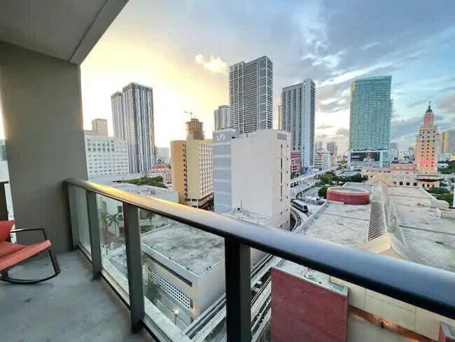 Foto del edificio - 505 W 7th St