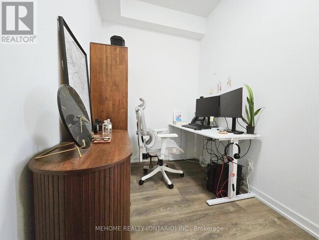 Photo du bâtiment - 32 Forest Manor Rd