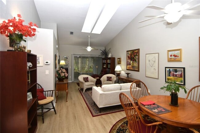 Foto del edificio - 4941 SW 10th Ln