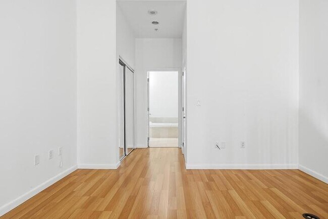 Foto del edificio - 801 S Olive Ave