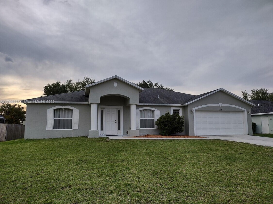Foto principal - 316 SW Kestor Dr