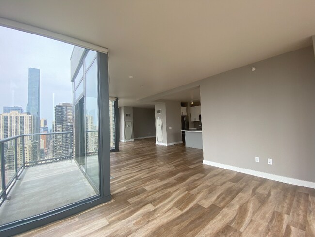 Building Photo - 549 N Clark St