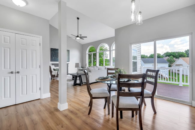 Foto del edificio - 420 Morning Meadow Dr