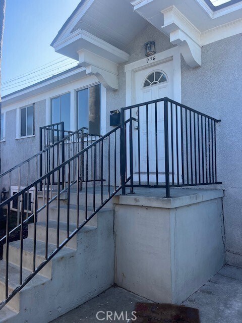 Foto del edificio - 976 W 23rd St