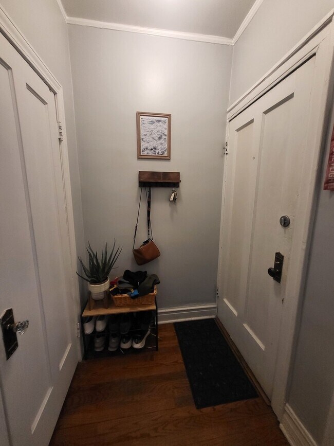 Foto del edificio - 547 W Brompton Ave