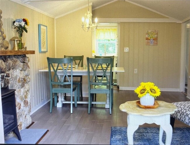 Dining area - 16 Thornbush Rd