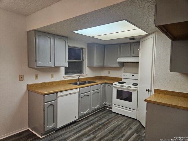 Building Photo - 4679 Misty Run Dr