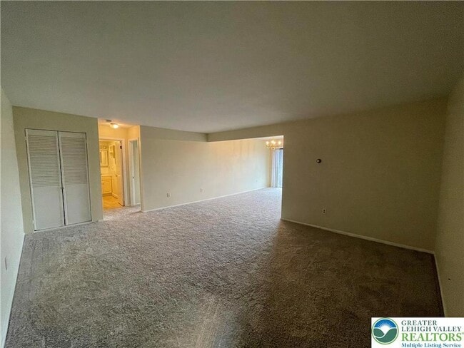 Building Photo - 1590 Alta Dr