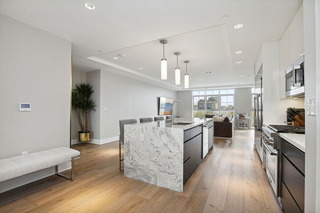 Building Photo - New Luxury in the Heart of Shaw - 1,541sq/...