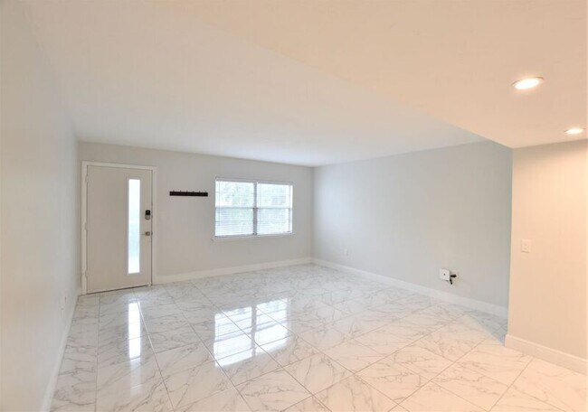 Foto del edificio - 1626 SW 14th St