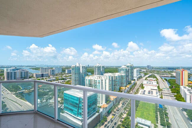 Foto del edificio - 16699 Collins Ave