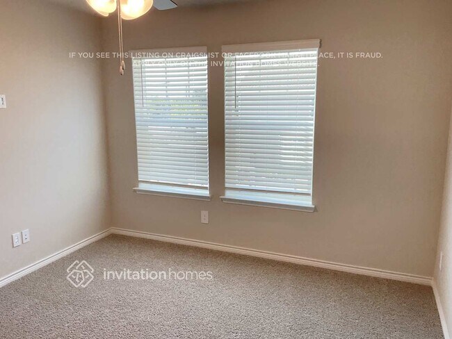 Foto del edificio - 7175 Blue Jay Way