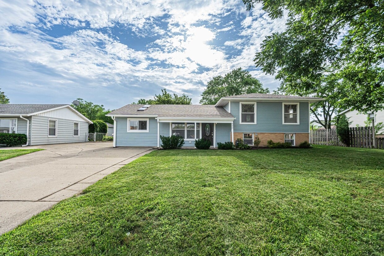 Primary Photo - 440 Huehl Rd