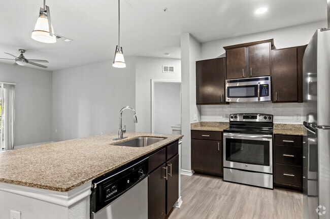2BR, 2BA - 957SF - Kitchen - The Monterra