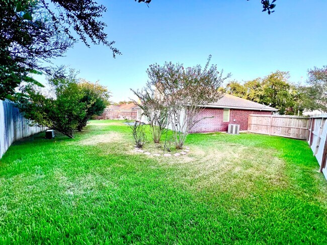 Foto del edificio - 6415 Hunterstone Ct