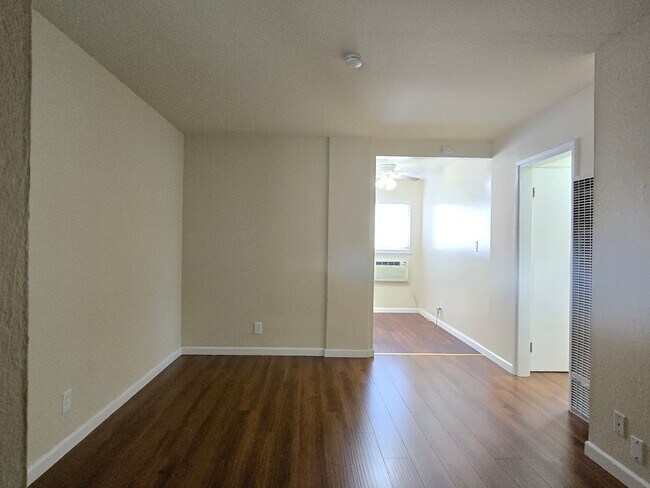 Foto del edificio - 511-523 E Reed St