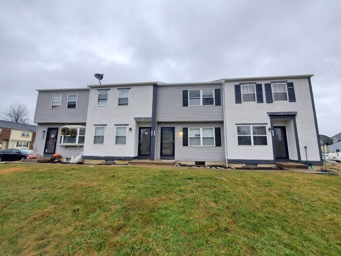 Foto del edificio - Renovated Townhome Near Sawmill