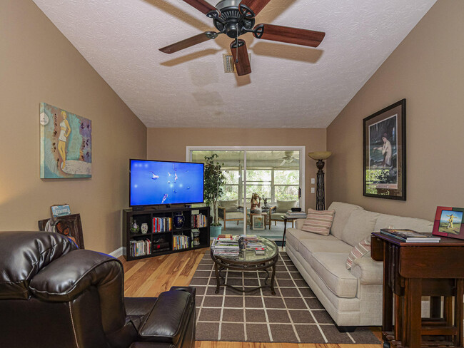 Foto del edificio - 1877 Sixty Oaks Ln