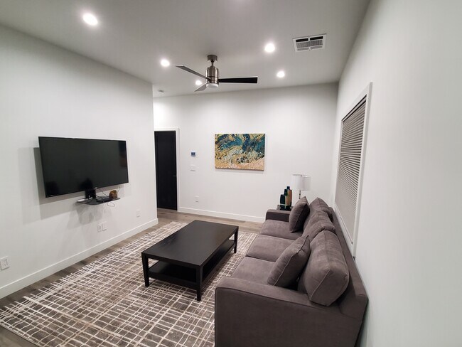 Foto del edificio - 17556 Chase St