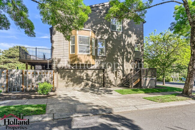 Foto del edificio - 3 bedroom, 3 bathroom end townhouse with 2...