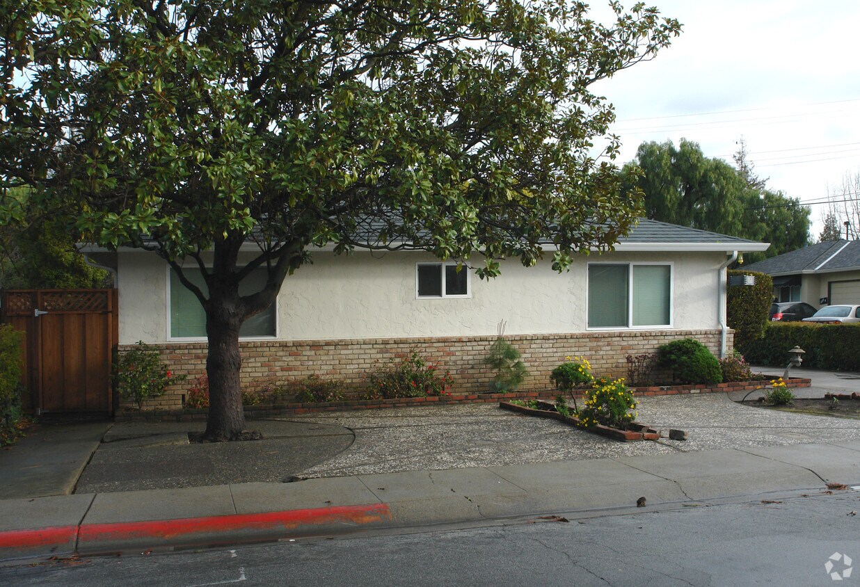 Foto del edificio - 892 Park Dr