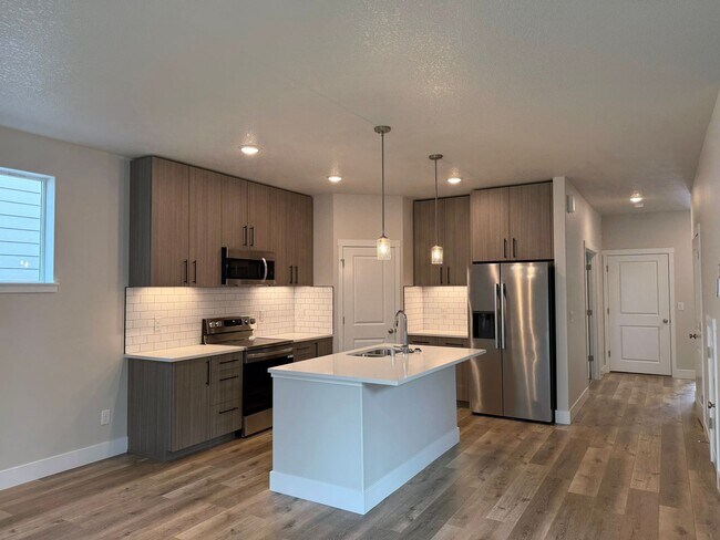 Foto del edificio - Beautiful Three Bedroom New Construction Home For Rent