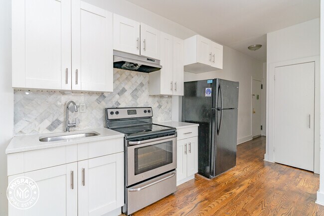 Foto del edificio - 2574 Bedford Ave