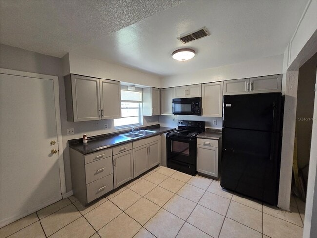Building Photo - 5667 Struthers Ct