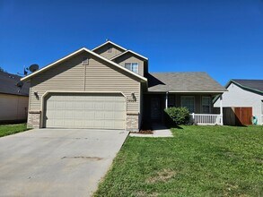 Building Photo - 3363 N Chatterton Way
