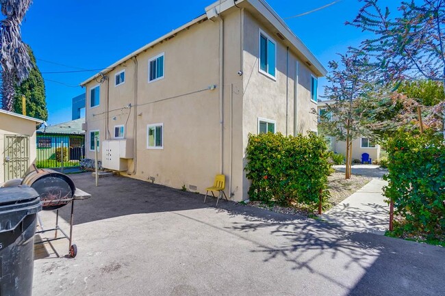 Rear view - Secure, Stylish Property Near Leimert Park & Baldwin Hills
