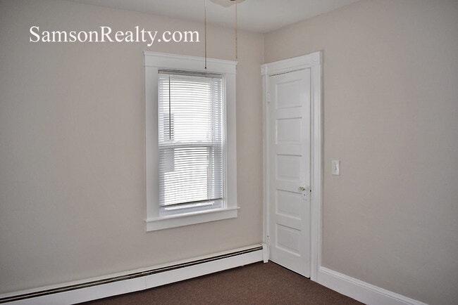Building Photo - 158 Bentley St
