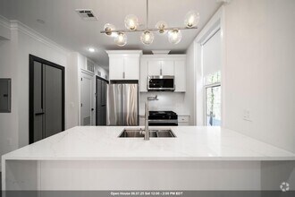 Building Photo - 131 Clifton Pl