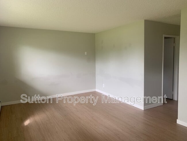Building Photo - 9502-9599 99 Ave