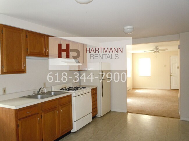 Foto del edificio - Three Bedroom Home w/ Lots of Closets and Washer/Dryer Hookups!