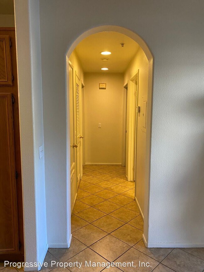Building Photo - 2 br, 2 bath House - 26352 Arboretum Wy #3501