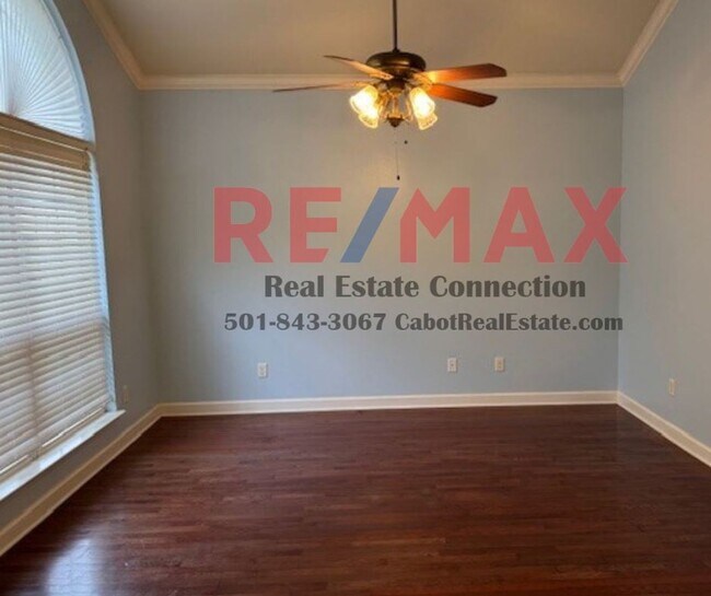 Building Photo - 4 Bedroom/2 Bath Plus Office