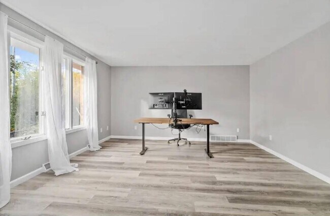 Foto del edificio - 3401 S Webster Ave
