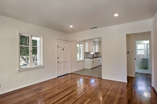 Entryway and kitchen - 4443 Verdugo Rd