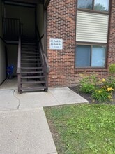 Building Photo - 204 S Ivy Ln