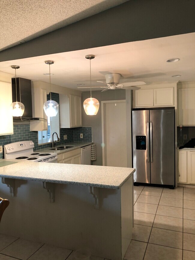 Kitchen - 10835 Denali Dr