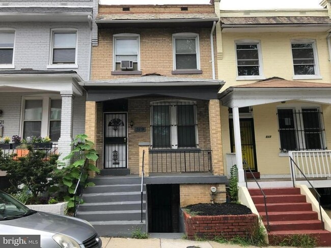 Building Photo - 519 Harvard St NW