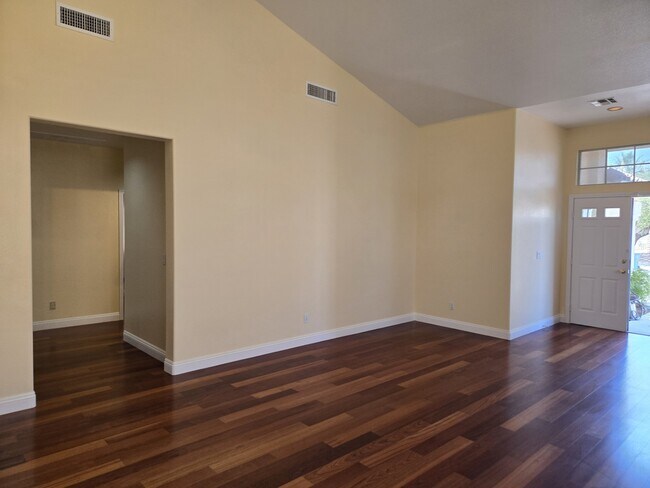 Foto del edificio - 8417 San Ramon Dr