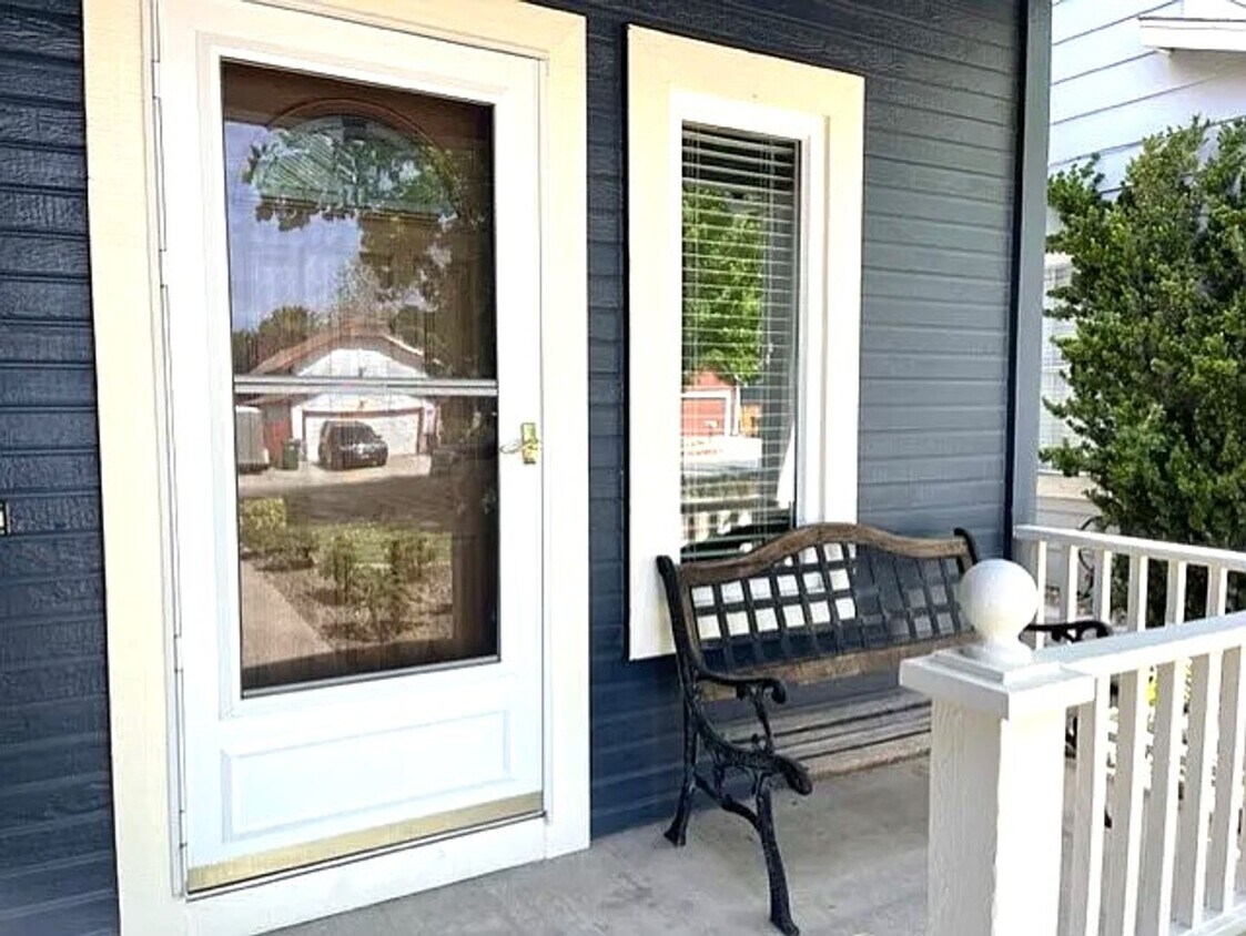 Foto del edificio - 2051 Burnside Dr